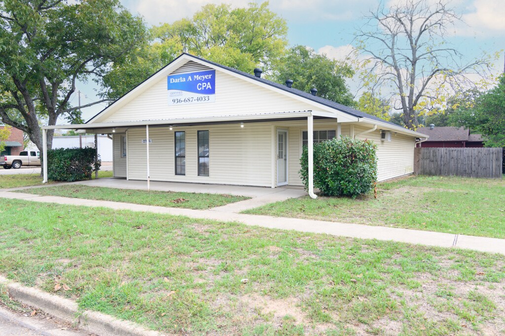 205 N Main St, Grapeland, TX 75844
