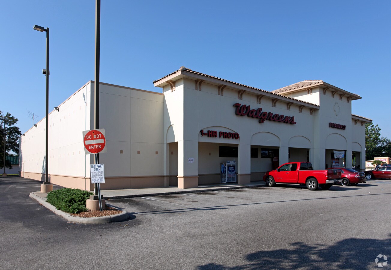 1303 S Semoran Blvd, Orlando, FL 32807