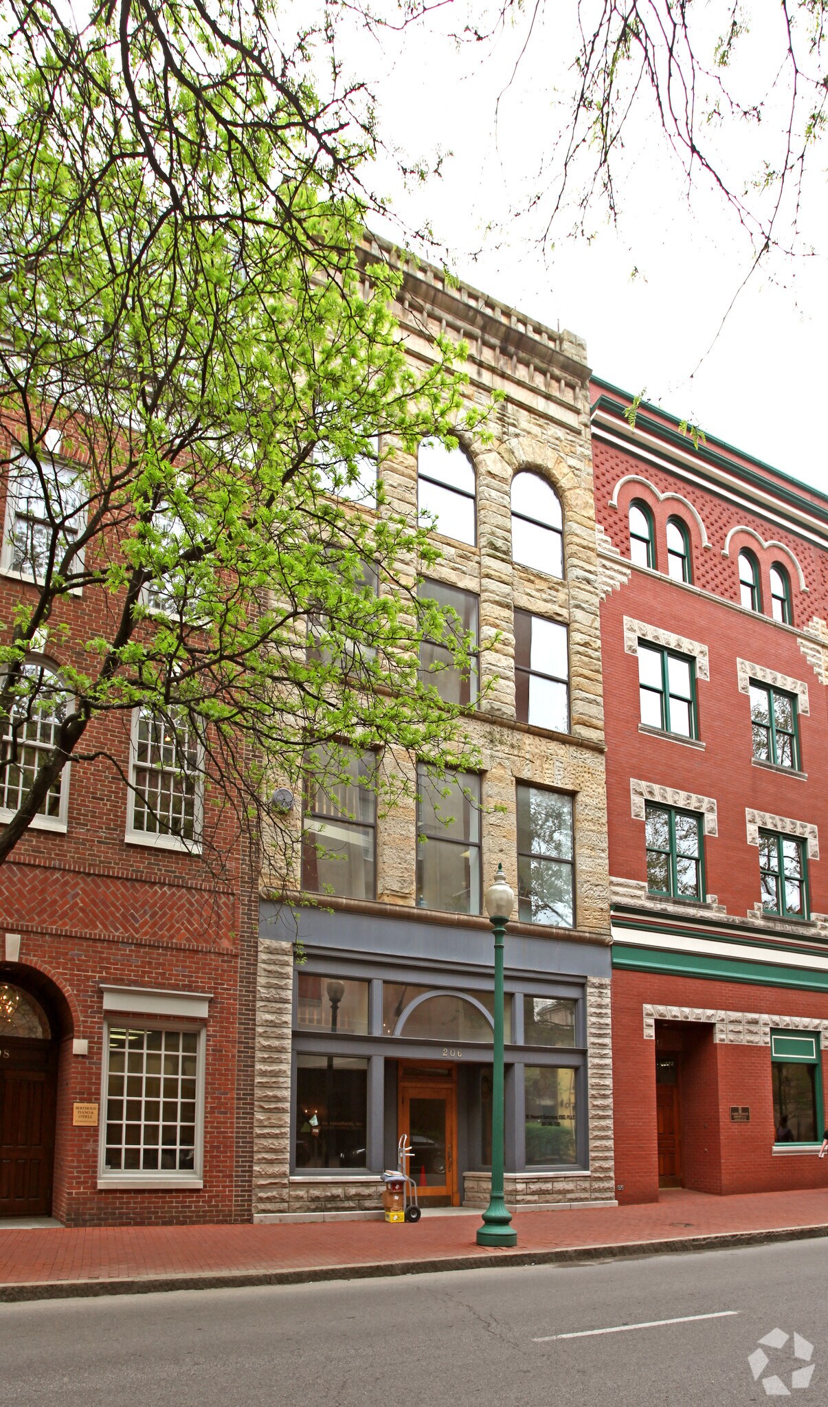 206 Capitol St, Charleston, WV for sale Primary Photo- Image 1 of 1