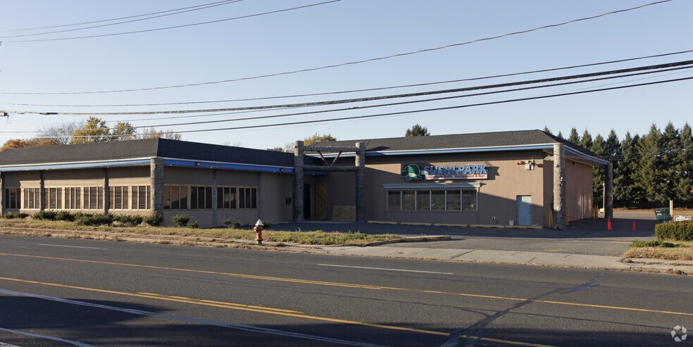 6137 Jericho Tpke, Commack, NY for sale - Primary Photo - Image 1 of 1