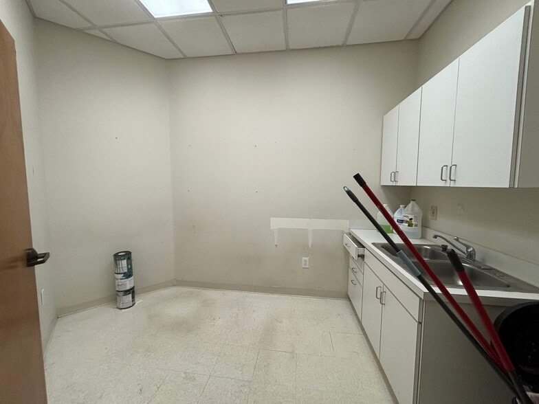 4851 S Interstate 35 E, Corinth, TX for lease - Building Photo - Image 2 of 18