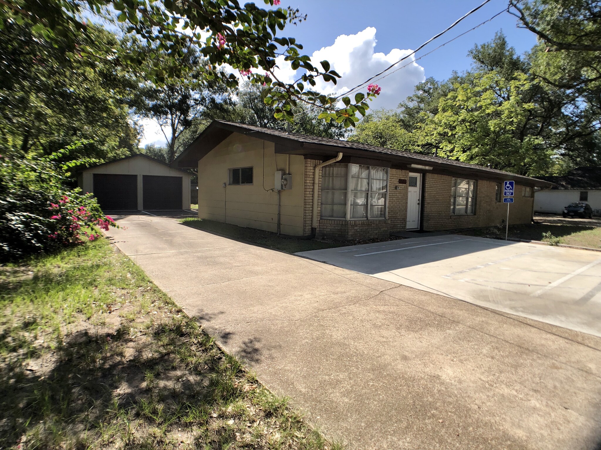 1502 Avenue D, Katy, TX for sale Primary Photo- Image 1 of 1