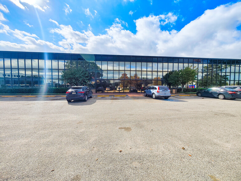 6009 Richmond Ave, Houston, TX for lease - Building Photo - Image 3 of 4