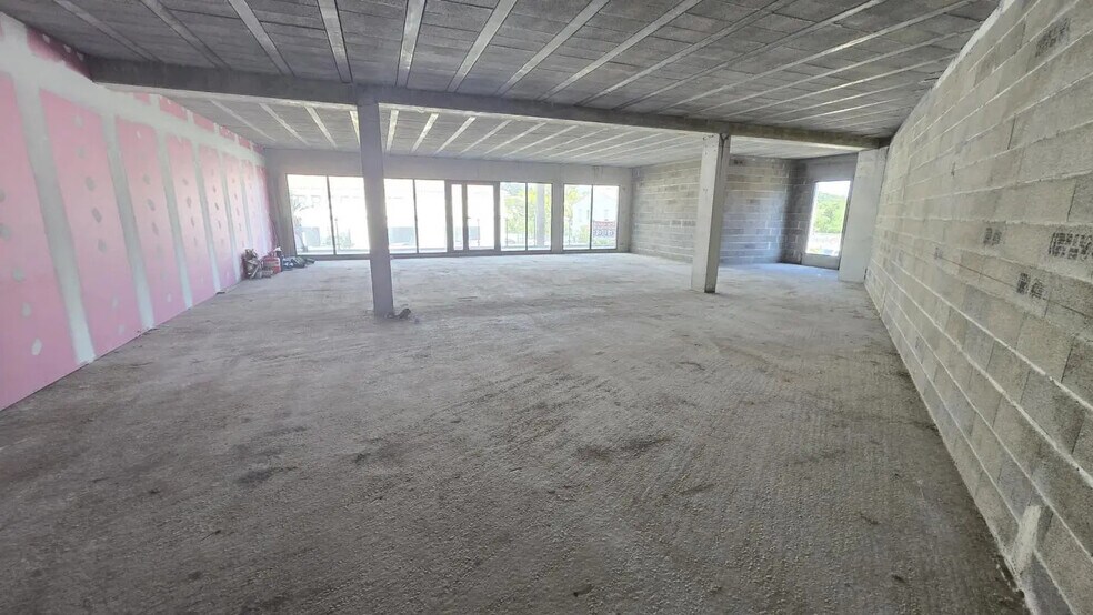 Retail in La Seyne-sur-Mer for lease - Building Photo - Image 3 of 6