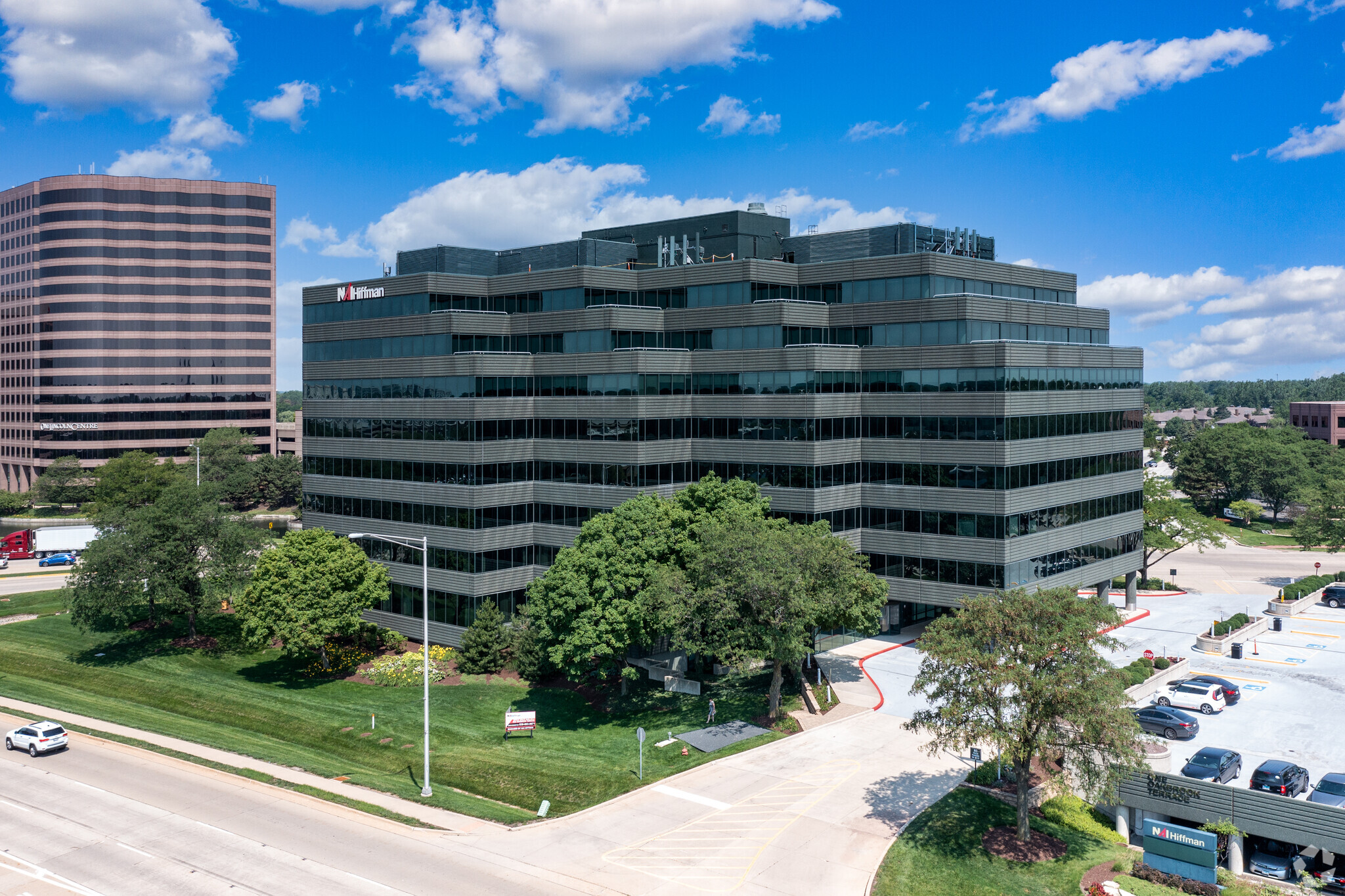 18W200 W 22nd St, Oakbrook Terrace, IL for lease Building Photo- Image 1 of 10