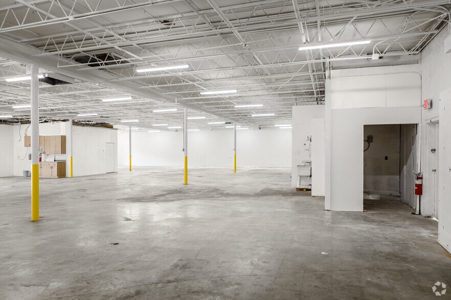 3201-3221 May St, Fort Worth, TX for lease - Building Photo - Image 2 of 5