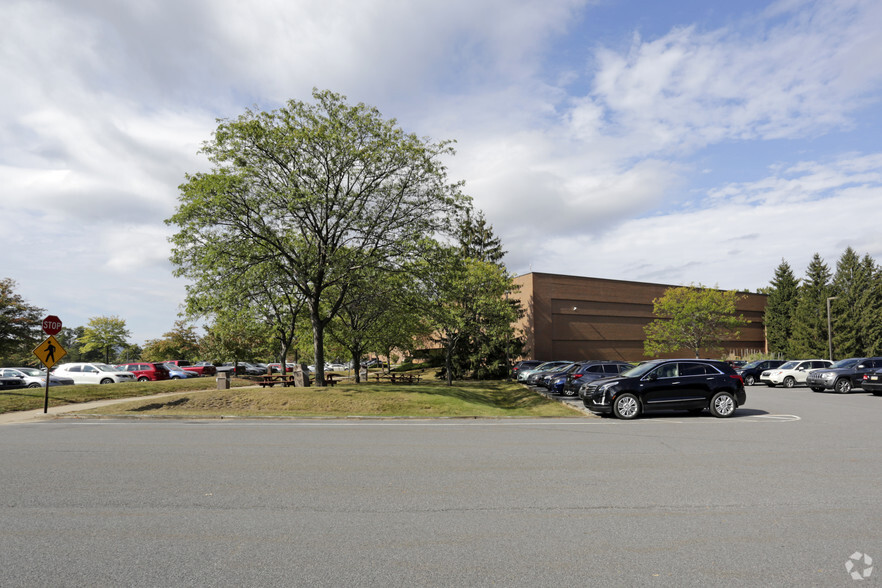 50 New Commerce Blvd, Wilkes Barre, PA for lease - Building Photo - Image 1 of 6