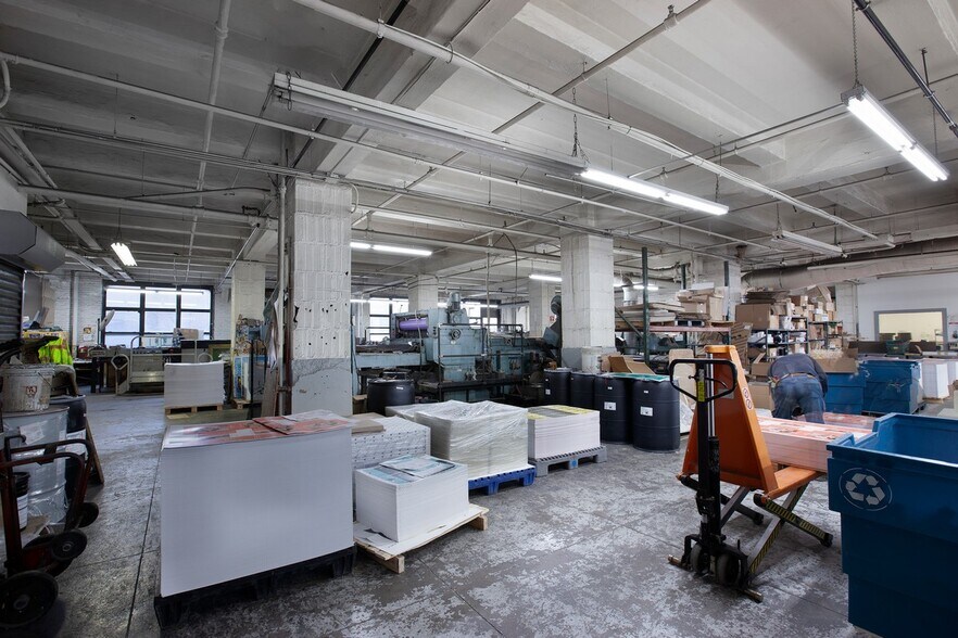 438 w 38th st