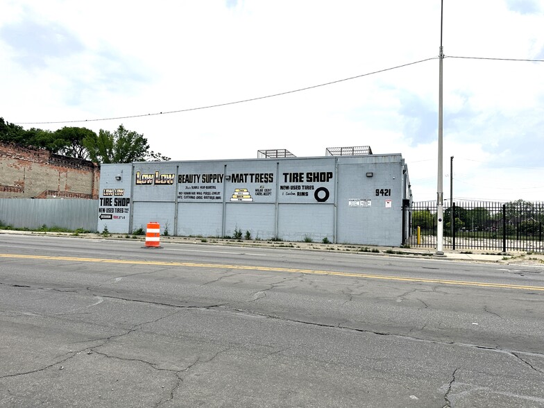 9421 Grand River Ave, Detroit, MI for sale - Primary Photo - Image 1 of 1