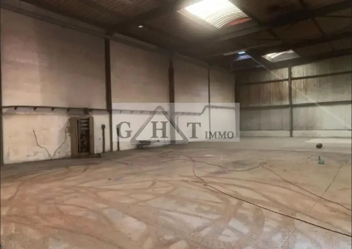 Office in Les Pavillons-sous-Bois for lease Interior Photo- Image 1 of 3