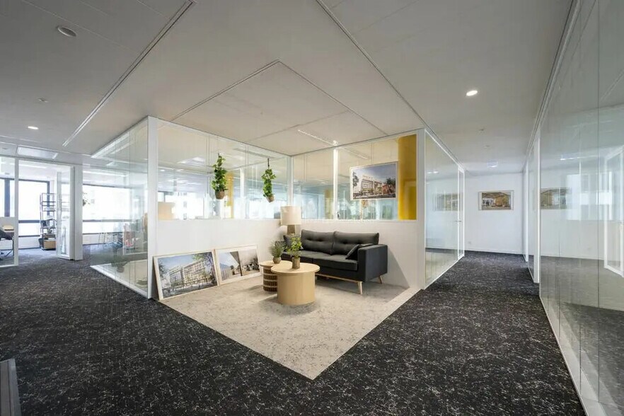 Office in Montigny-le-Bretonneux for sale - Interior Photo - Image 2 of 10