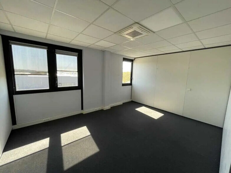 Office in Compiègne for lease - Interior Photo - Image 1 of 4