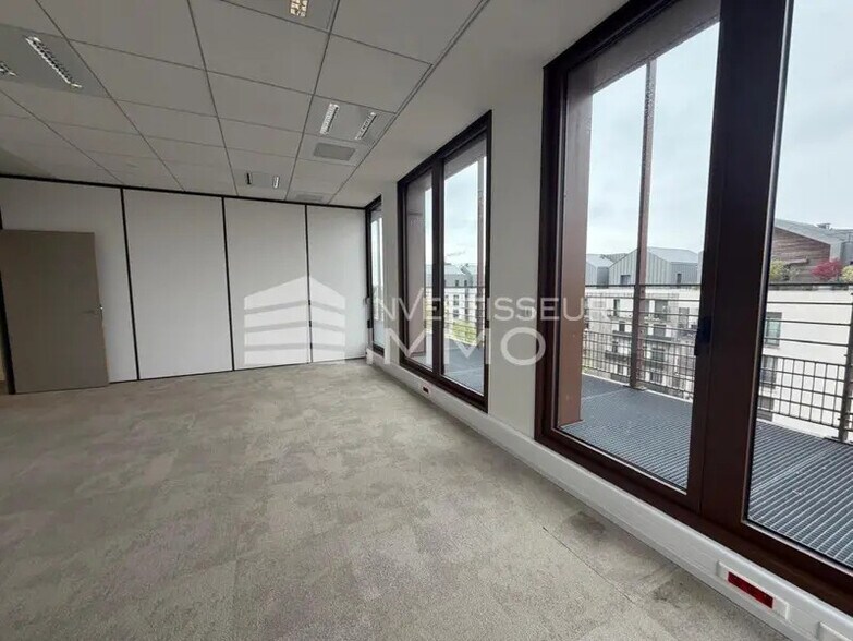Office in Montévrain for lease - Interior Photo - Image 3 of 4