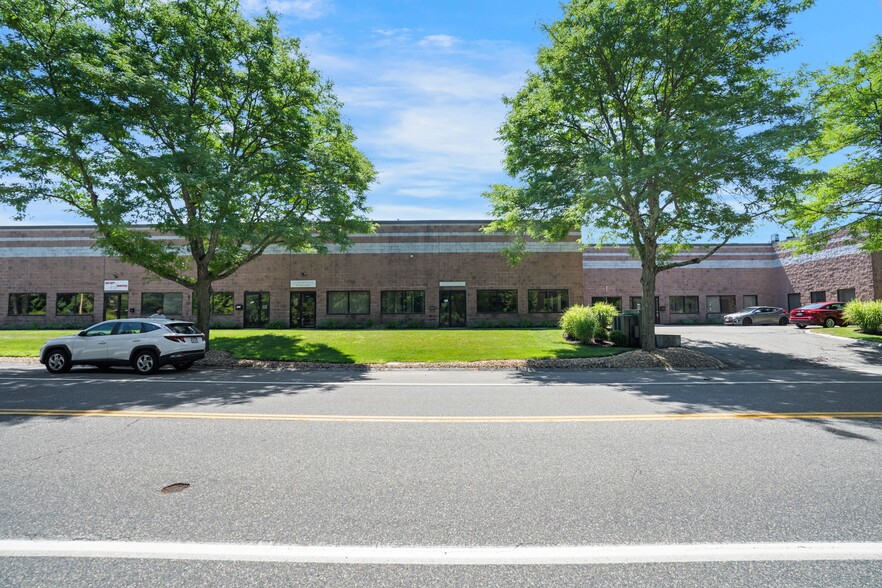 1 Presidential Way, Woburn, MA for lease - Building Photo - Image 2 of 12