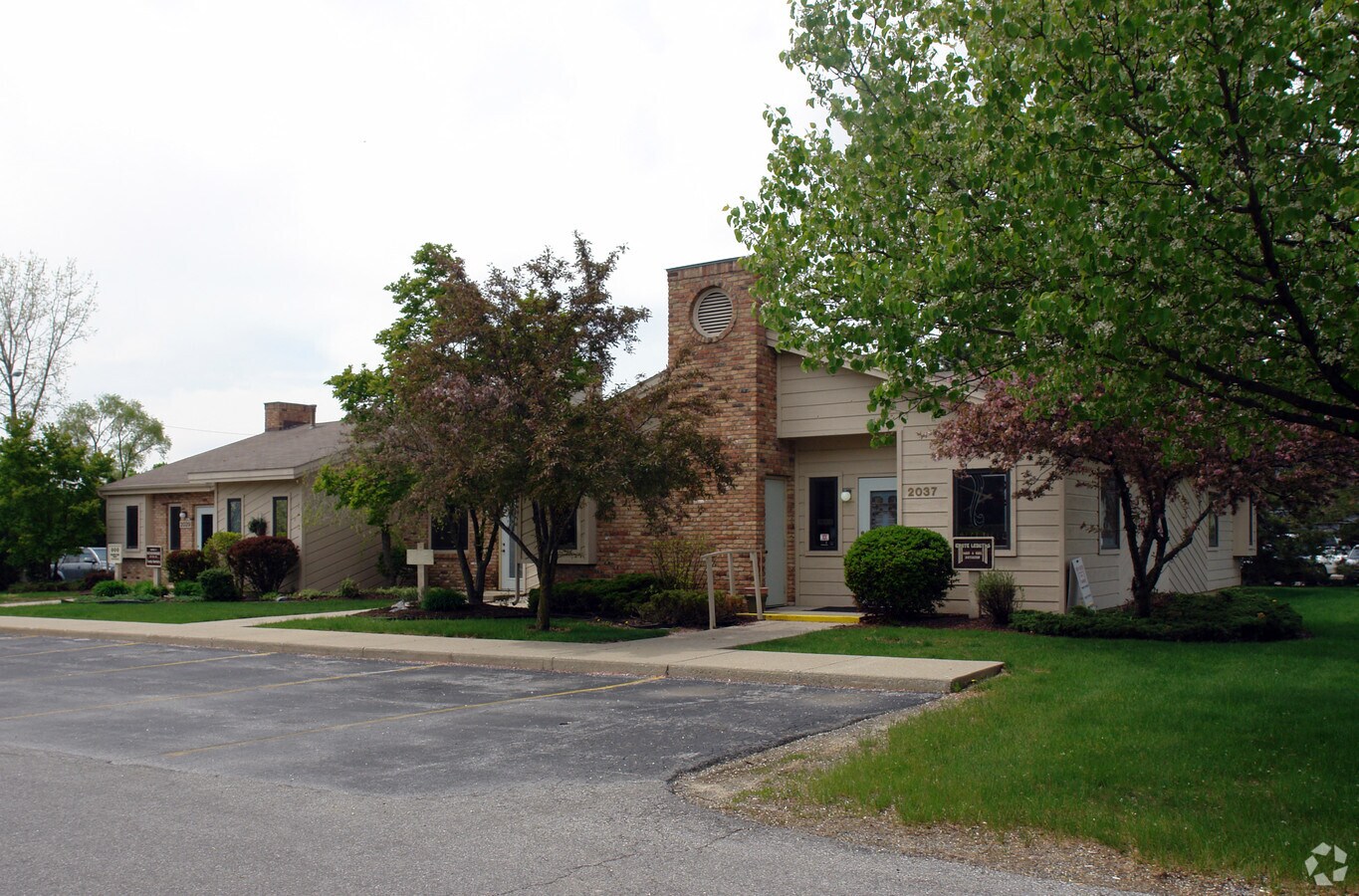 2031 Reed Rd, Fort Wayne, IN 46815