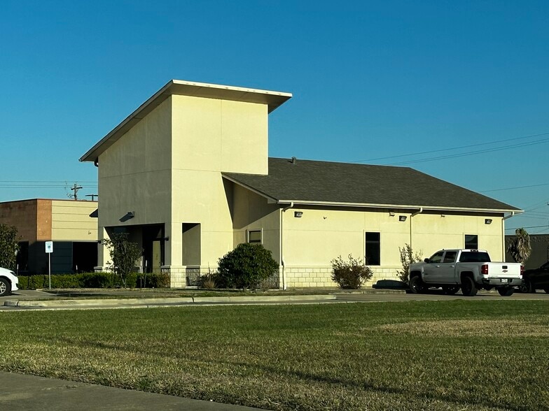 131 W Texas Ave, Webster, TX for sale - Primary Photo - Image 1 of 1