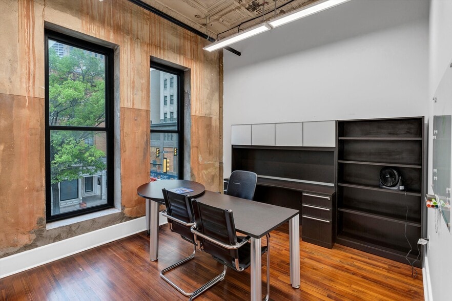 901 Houston St, Fort Worth, TX for lease - Building Photo - Image 3 of 21