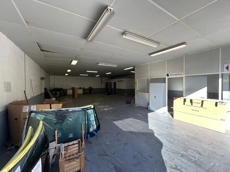 Flex in Gémenos for lease - Interior Photo - Image 2 of 8