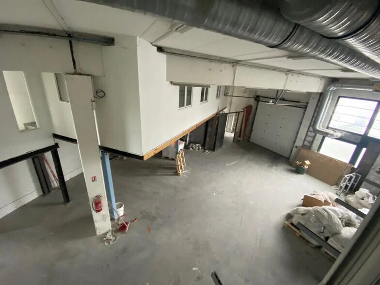 Industrial in La Courneuve for sale - Building Photo - Image 2 of 8