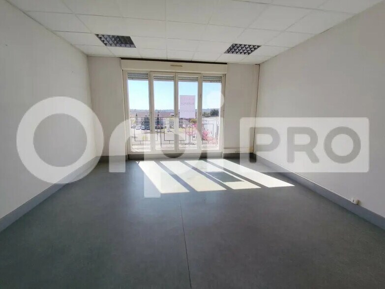 Office in Limoges for lease - Building Photo - Image 2 of 5