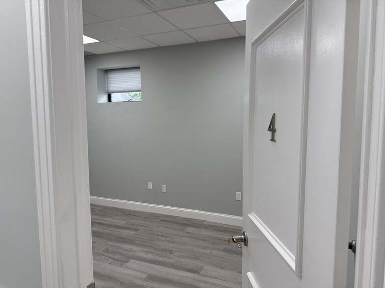 3930 Richmond Ave, Staten Island, NY for lease - Building Photo - Image 3 of 33