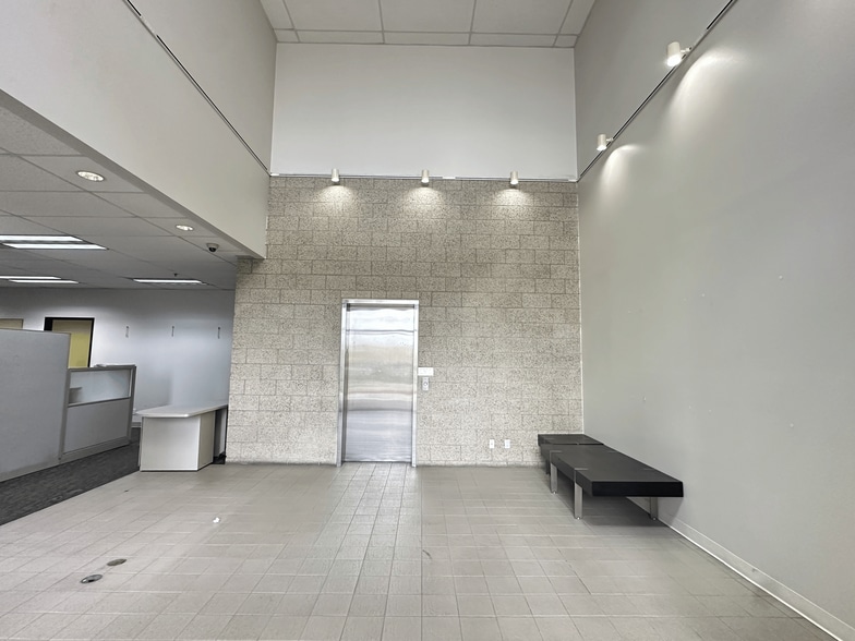 1166 W Garvey Ave, Monterey Park, CA for lease - Building Photo - Image 2 of 20