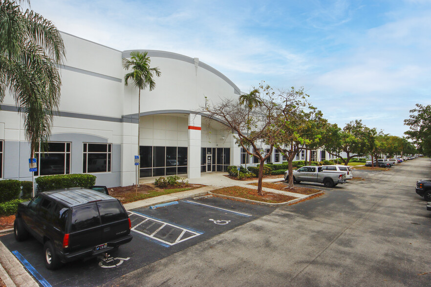 2001-2009 NW 25th Ave, Pompano Beach, FL for lease - Building Photo - Image 2 of 31