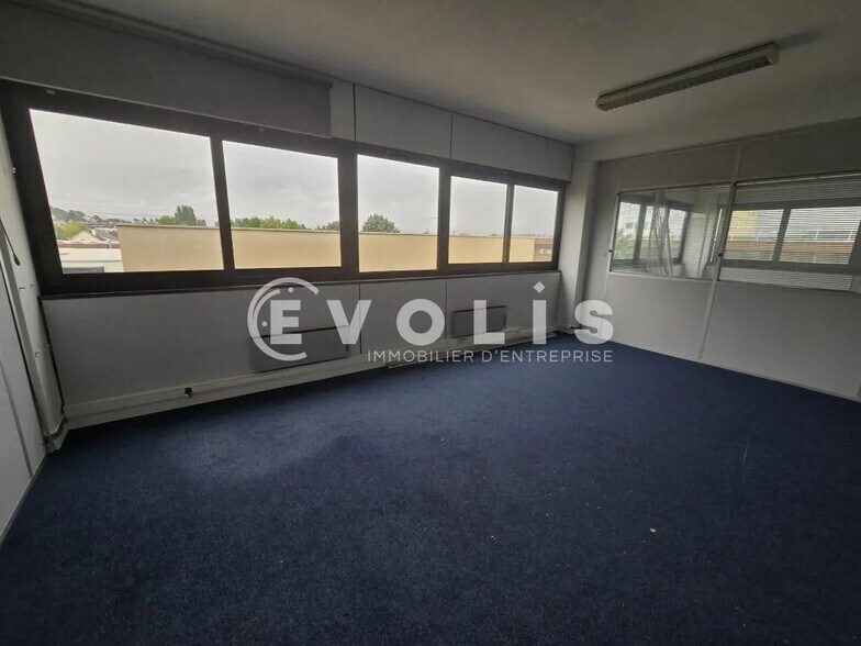 Office in Palaiseau for lease - Building Photo - Image 2 of 6