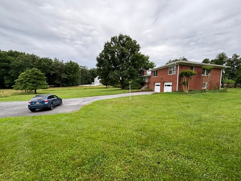 2727 Bel Pre Rd, Silver Spring, MD for sale - Primary Photo - Image 1 of 10