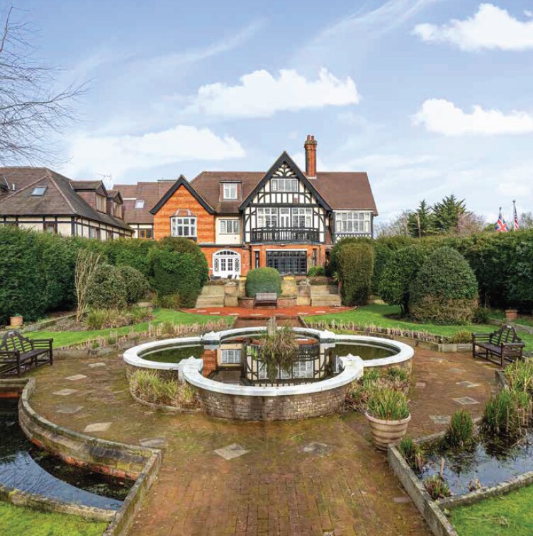 Great Warley St, Brentwood, CM13 3JP De Rougemont Manor Hotel