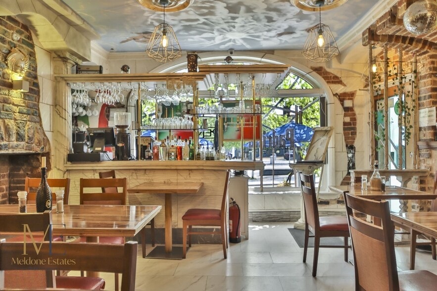 23 Stone Street, Gravesend for lease - Building Photo - Image 2 of 28