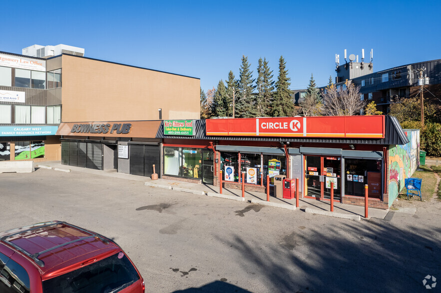 7930 Bowness Rd NW, Calgary, AB for lease - Primary Photo - Image 1 of 4