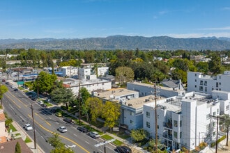 4406 Cahuenga Blvd, Toluca Lake, CA - Aerial  map view