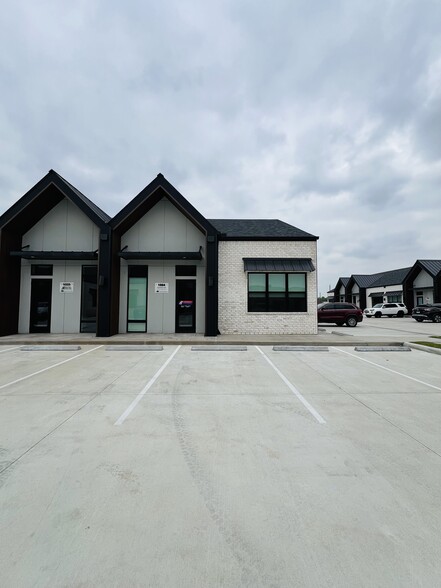 1325 Main St, Katy, TX for lease - Building Photo - Image 2 of 17