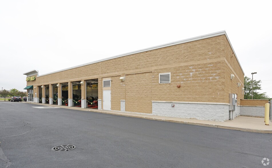 1400 Douglas Rd, Oswego, IL for lease - Building Photo - Image 2 of 12
