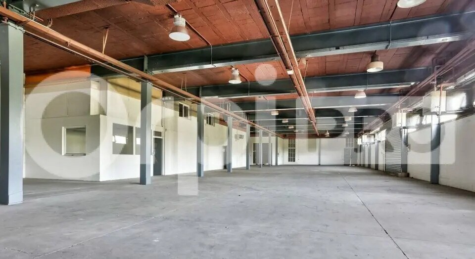 Flex in Chilly-Mazarin for lease - Building Photo - Image 3 of 6