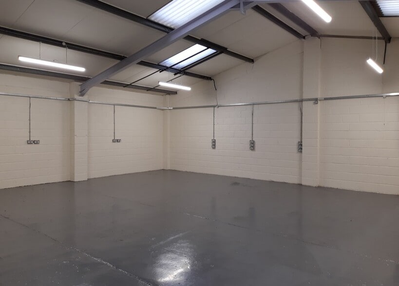 North End Rd, Yatton for lease - Interior Photo - Image 3 of 5