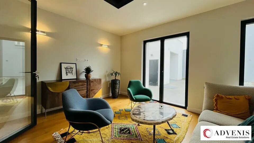 Office in Bègles for lease - Interior Photo - Image 1 of 12