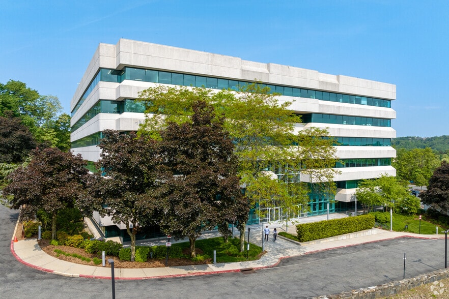 565 Taxter Rd, Elmsford, NY for lease - Building Photo - Image 3 of 19