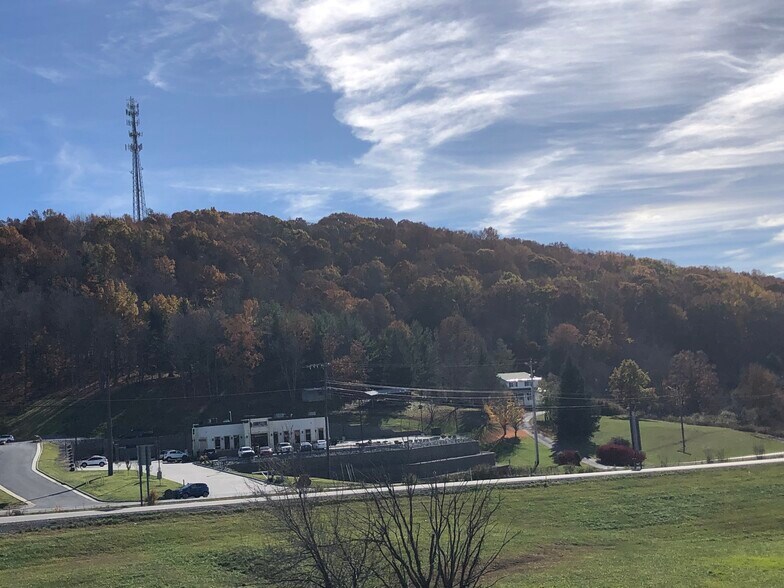 417 Greasy Ridge Rd, Princeton, WV for sale - Building Photo - Image 2 of 6