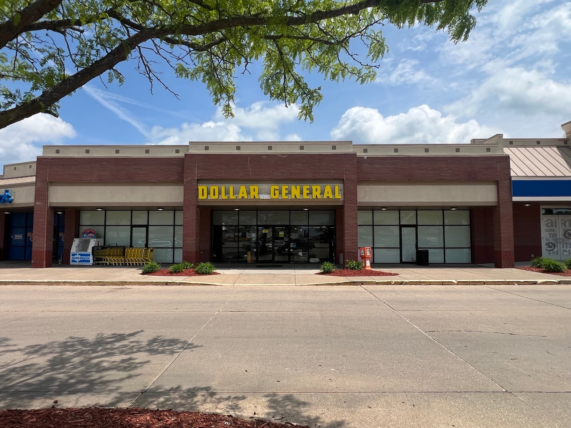 2001-2017 5th St, Silvis, IL for lease Building Photo- Image 1 of 2