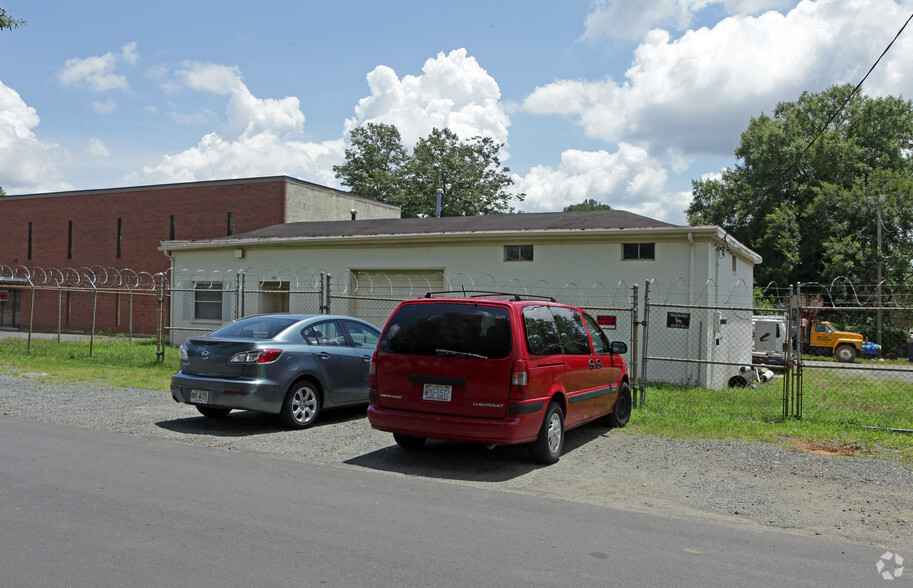 211 E Cama St, Charlotte, NC for sale - Building Photo - Image 2 of 2