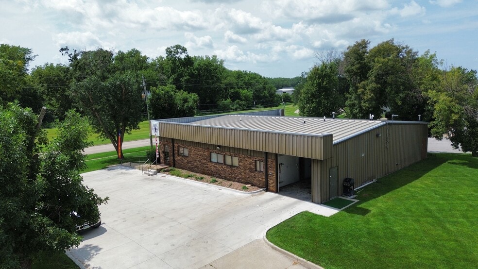 9205 Swanson Blvd, Clive, IA for lease - Building Photo - Image 2 of 7