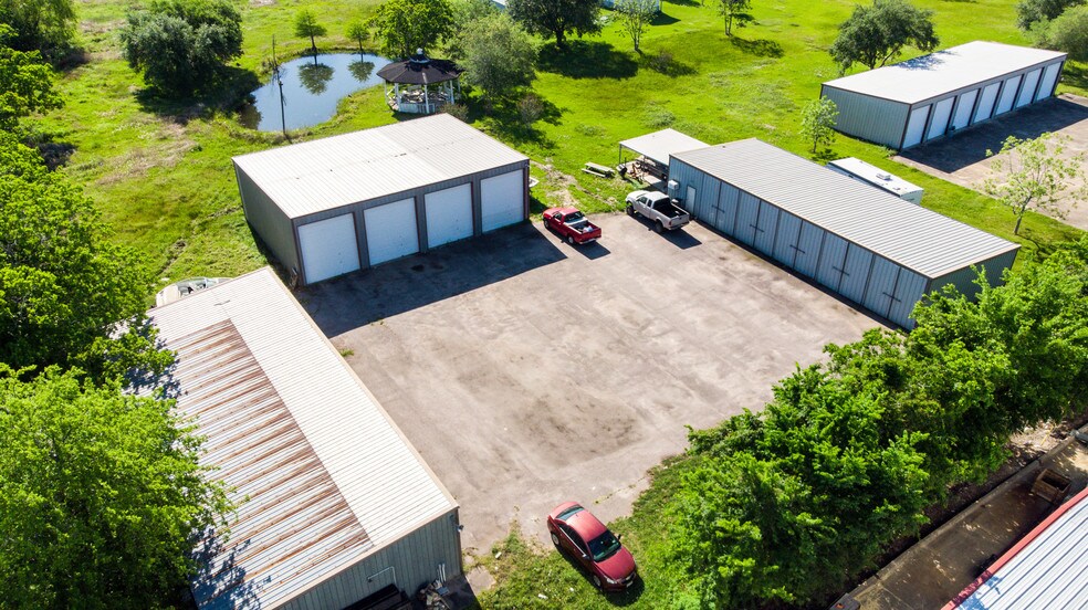 3915 Bailey Ave, Manvel, TX 77578