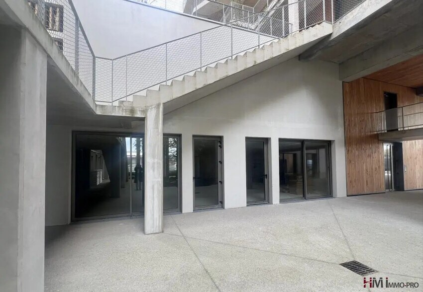 Flex in Rouen for sale - Building Photo - Image 1 of 4