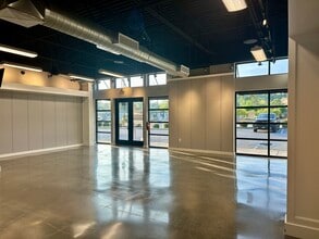 1120 W State of Franklin Rd, Johnson City, TN for lease Interior Photo- Image 2 of 7