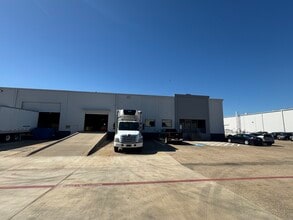 1418-1424 Dunn Dr, Carrollton, TX for lease Building Photo- Image 1 of 3