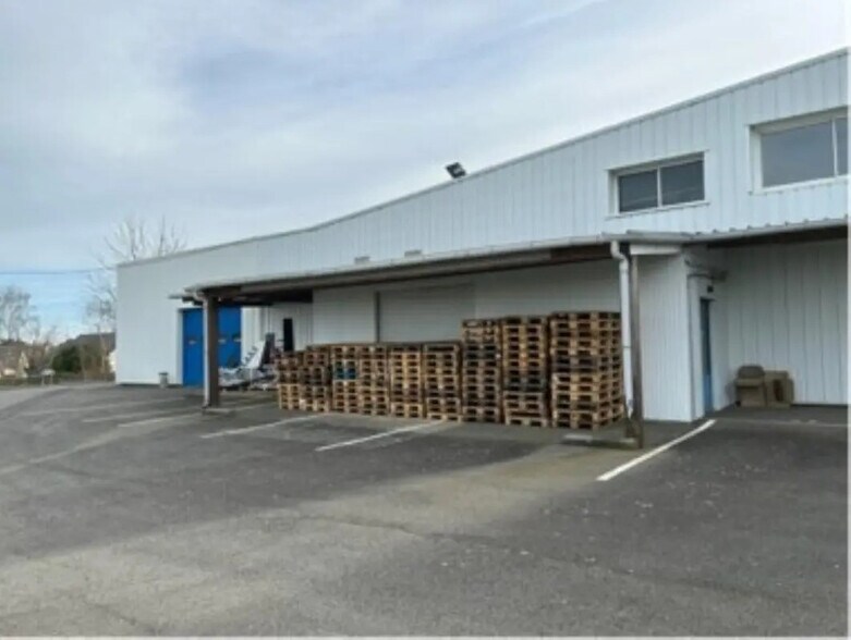 Industrial in Domloup for lease - Building Photo - Image 2 of 21