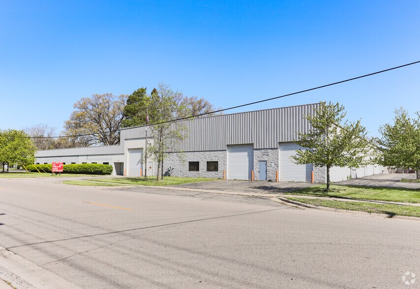 1033 Sutton St, Howell, MI for sale - Primary Photo - Image 1 of 1
