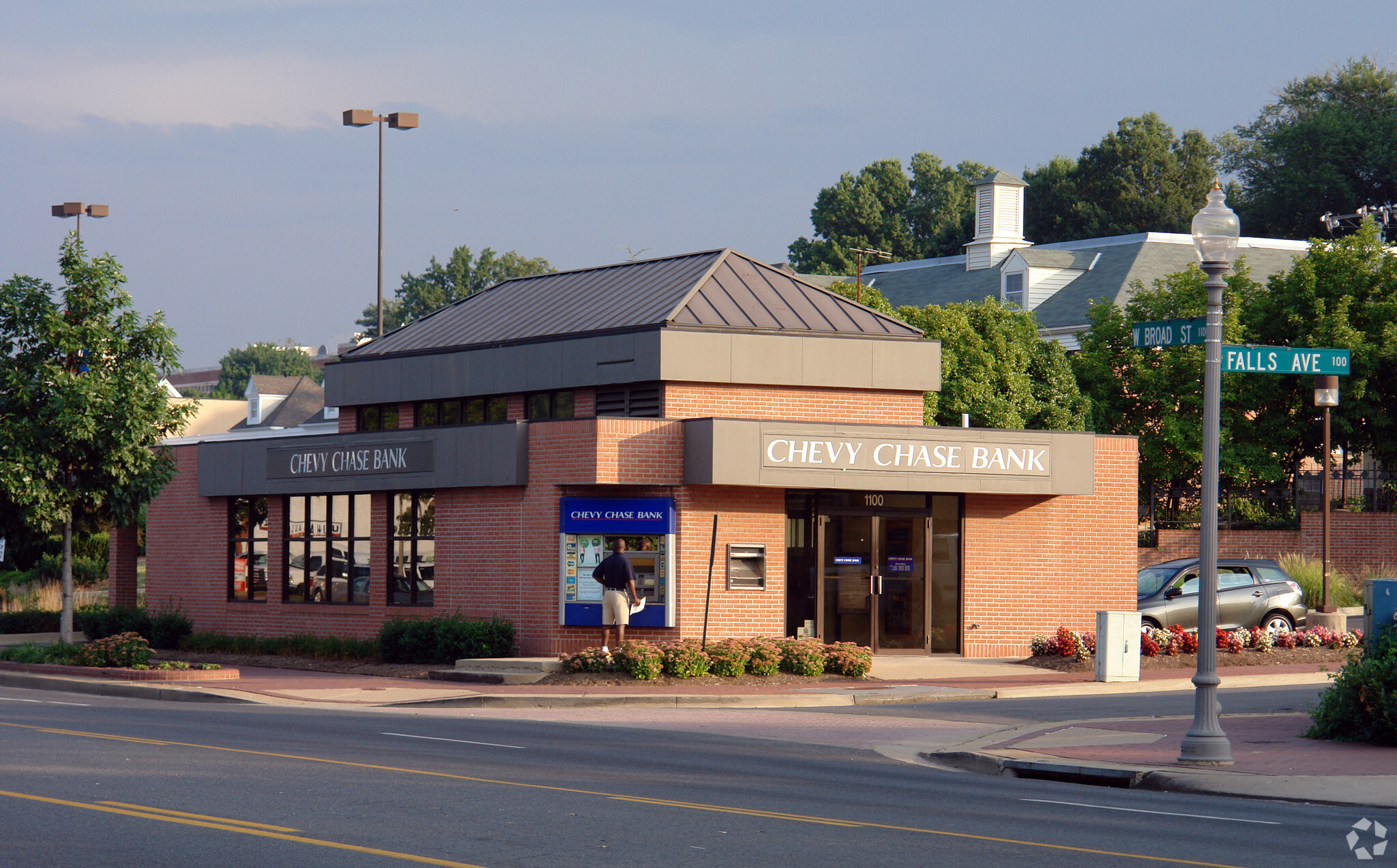 1100 W Broad St, Falls Church, VA for sale Primary Photo- Image 1 of 1